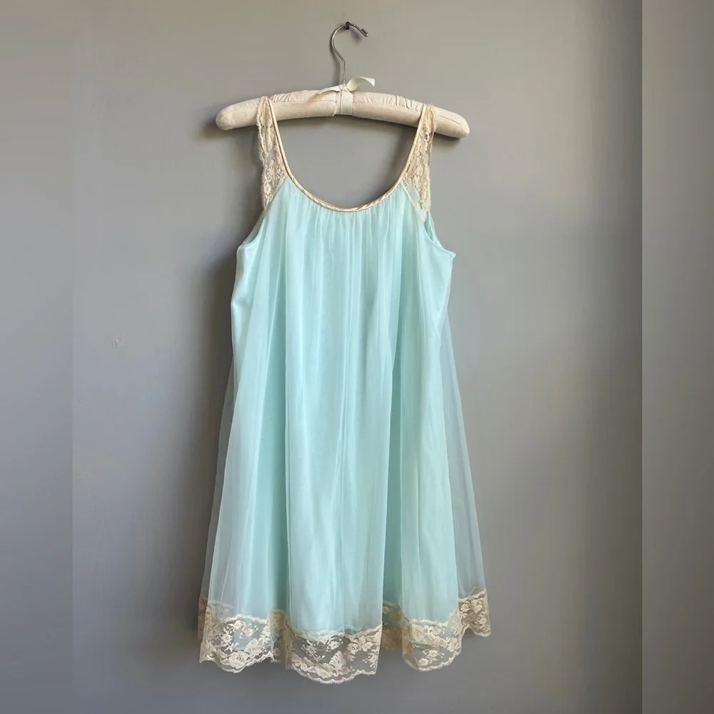 Vintage Vanity Fair 1960’s Mint Blue peignoir negligée nightie/robe set - Picture 7 of 11